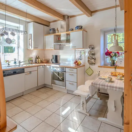 - 2ez 1dz - 2 Bäder - Ruhig Gelegen - Garten, Küche, Wlan, Parken, Self-check-in, Ventilator- Nahe Schwerin Unesco