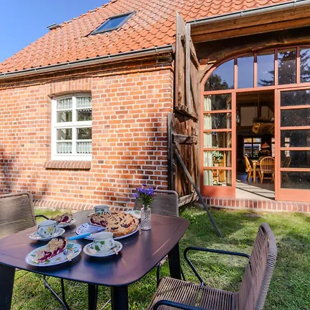 - 2ez 1dz - 2 Bäder - Ruhig Gelegen - Garten, Küche, Wlan, Parken, Self-check-in, Ventilator- Nahe Schwerin Unesco Apartment *