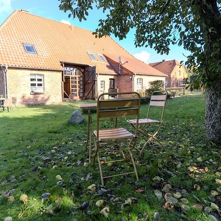 Apartment - 2ez 1dz - 2 Bäder - Ruhig Gelegen - Garten, Küche, Wlan, Parken, Self-check-in, Ventilator- Nahe Schwerin Unesco *