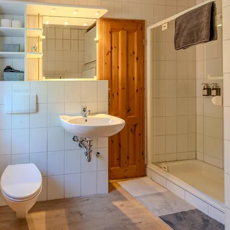 - 2ez 1dz - 2 Bäder - Ruhig Gelegen - Garten, Küche, Wlan, Parken, Self-check-in, Ventilator- Nahe Schwerin Unesco * Picher