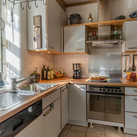 - 2ez 1dz - 2 Bäder - Ruhig Gelegen - Garten, Küche, Wlan, Parken, Self-check-in, Ventilator- Nahe Schwerin Unesco