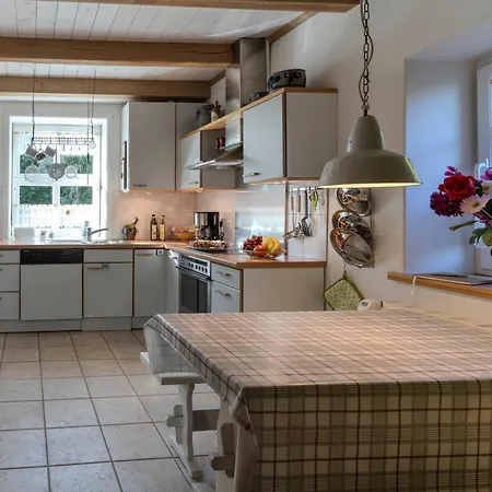 - 2ez 1dz - 2 Bäder - Ruhig Gelegen - Garten, Küche, Wlan, Parken, Self-check-in, Ventilator- Nahe Schwerin Unesco * Picher