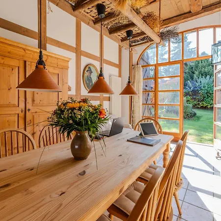 - 2ez 1dz - 2 Bäder - Ruhig Gelegen - Garten, Küche, Wlan, Parken, Self-check-in, Ventilator- Nahe Schwerin Unesco