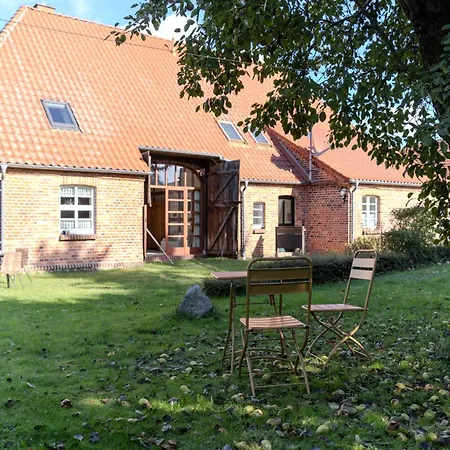 Apartment - 2ez 1dz - 2 Bäder - Ruhig Gelegen - Garten, Küche, Wlan, Parken, Self-check-in, Ventilator- Nahe Schwerin Unesco Picher