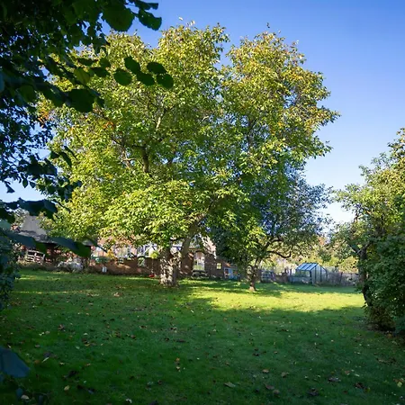 Apartment - 2ez 1dz - 2 Bäder - Ruhig Gelegen - Garten, Küche, Wlan, Parken, Self-check-in, Ventilator- Nahe Schwerin Unesco *