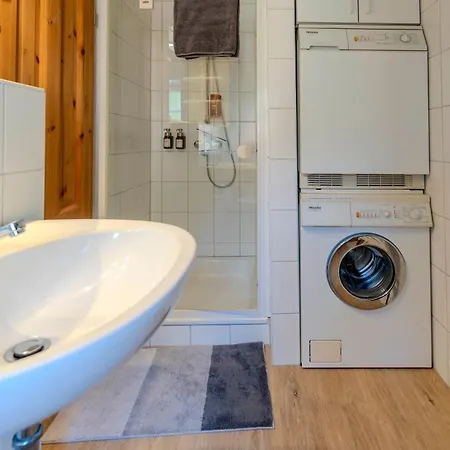 - 2ez 1dz - 2 Bäder - Ruhig Gelegen - Garten, Küche, Wlan, Parken, Self-check-in, Ventilator- Nahe Schwerin Unesco Apartment *